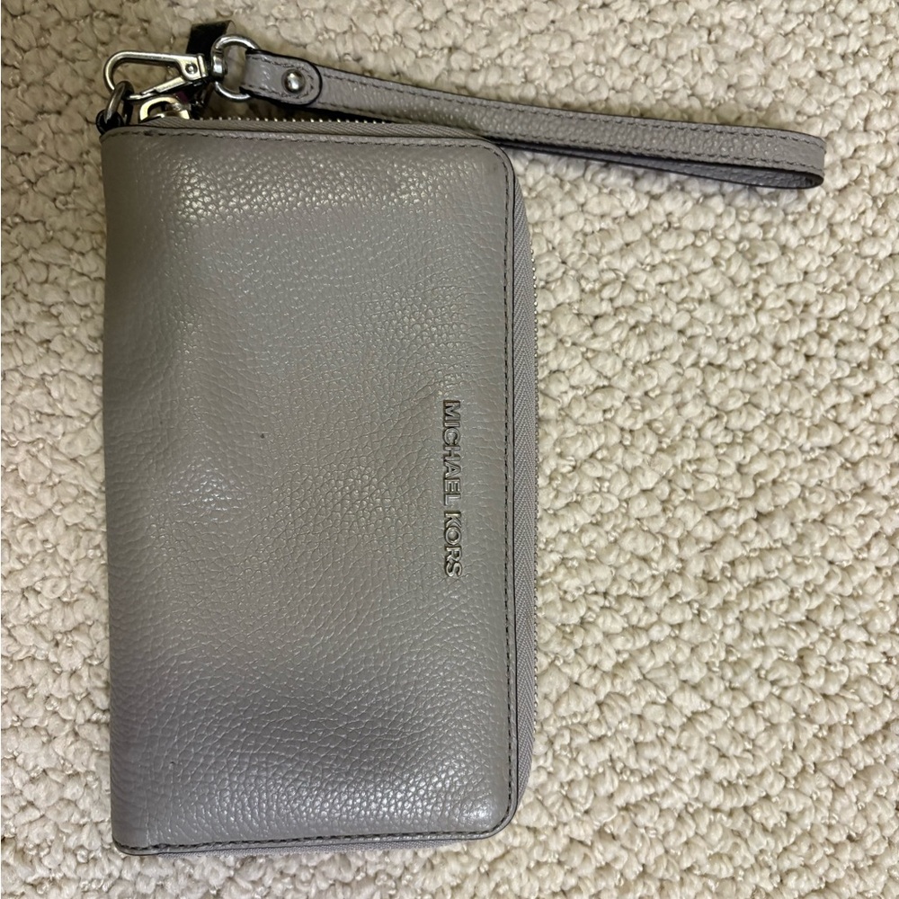 Micheal Kors Wristlet